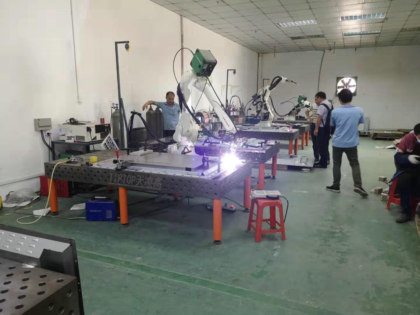 機(jī)器人三維焊接柔性工裝平臺(tái)